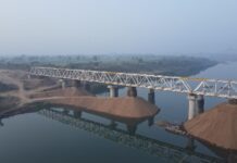 अकोला–खंडवा गेज परिवर्तन परियोजना में बड़ी उपलब्धि,ताप्ती नदी पर पुल संख्या 627/1 का सफल गर्डर लॉन्चिंग