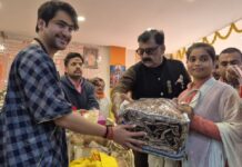 बागेश्वर धाम में होगा 300 कन्याओं का विवाह:पं. धीरेंद्र शास्त्री ने वर-वधु को भेंट की वैवाहिक सामग्री; बोले- बहू को बेटी की तरह रखें